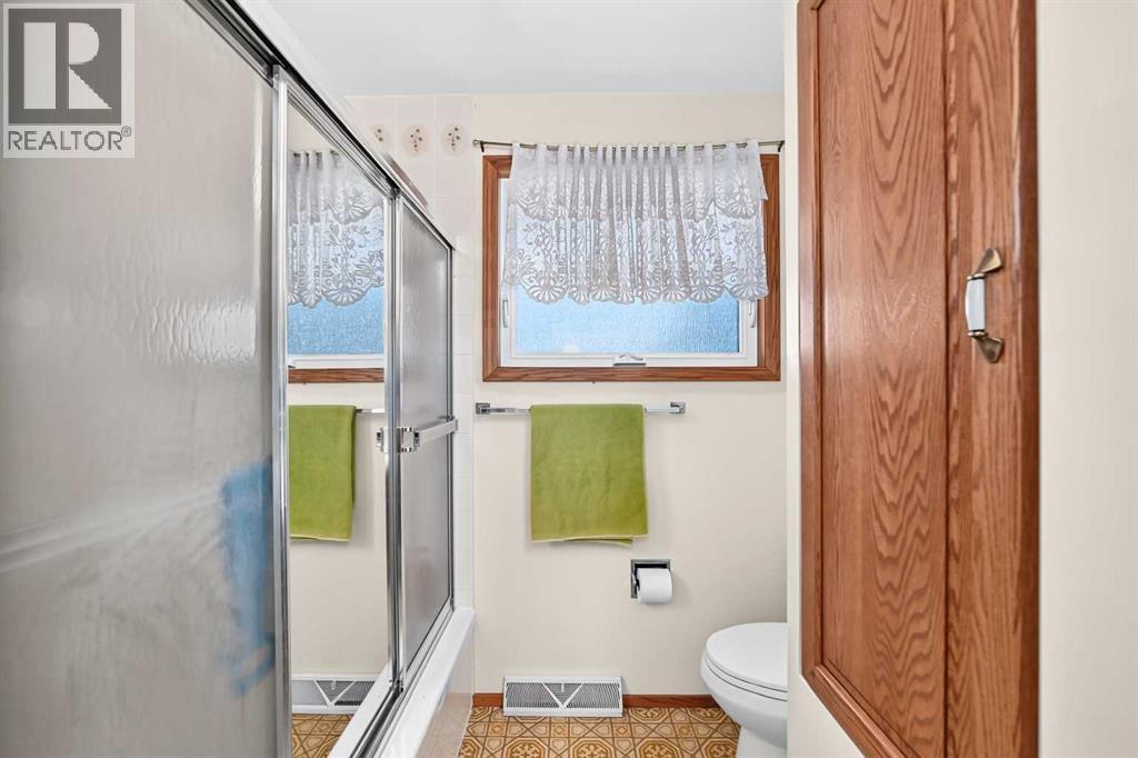 10424 2 Street SE - 21