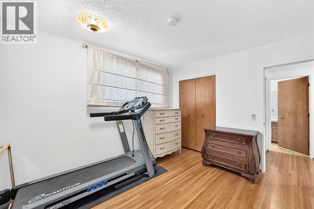 10424 2 Street SE - Image 20