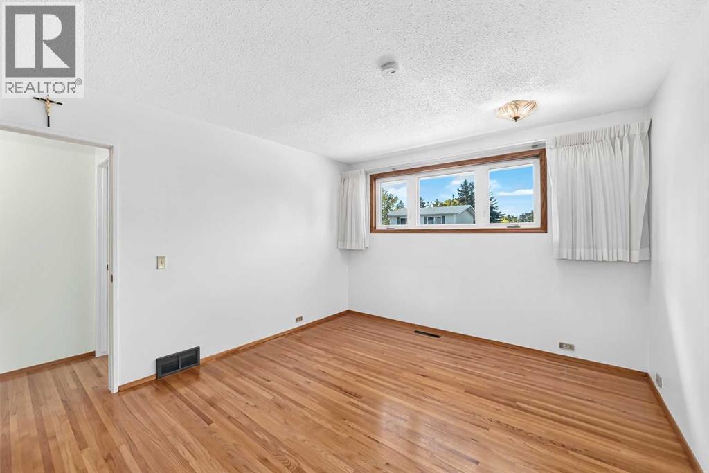 10424 2 Street SE - 16