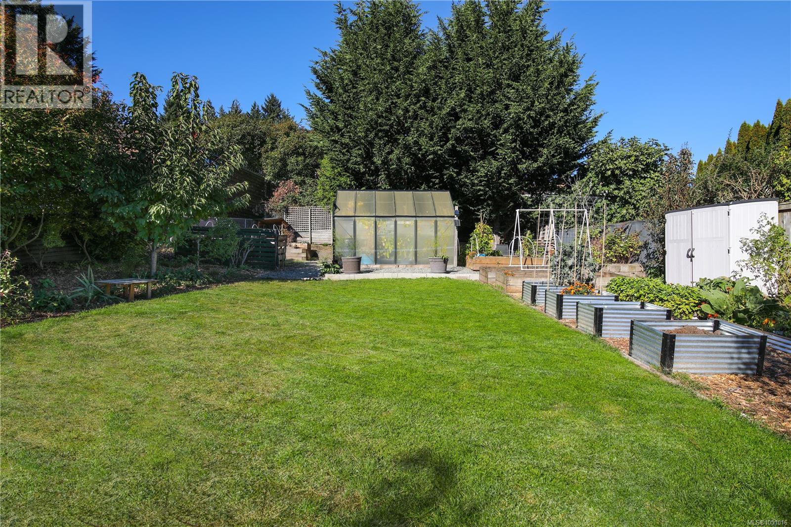 520 Elizabeth Ann Dr - Image 24