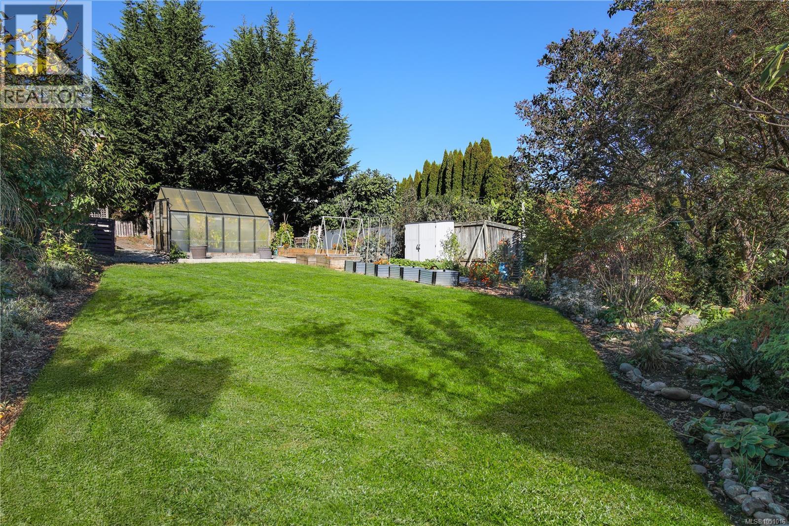 520 Elizabeth Ann Dr - Image 25