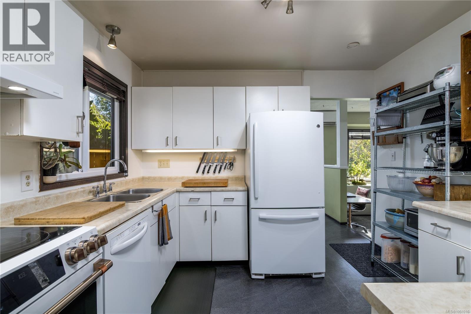 520 Elizabeth Ann Dr - Image 9