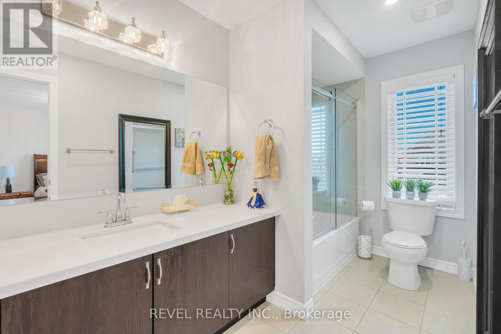 6 MCKAY AVENUE - 24