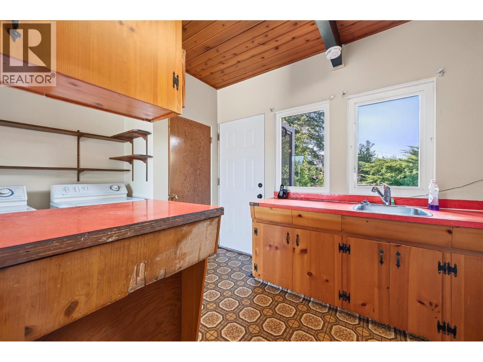1020 Southill Street - Image 8