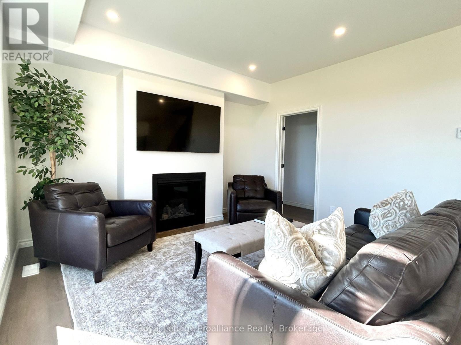 20 PEACE RIVER STREET - 12