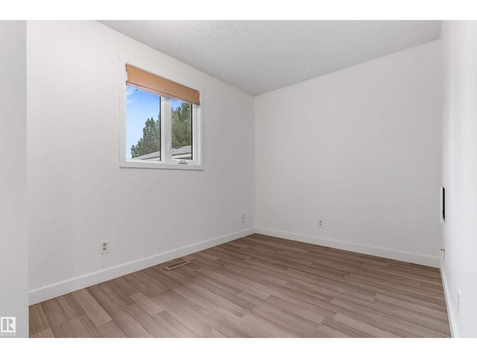 25 GREENWOOD DR - 18