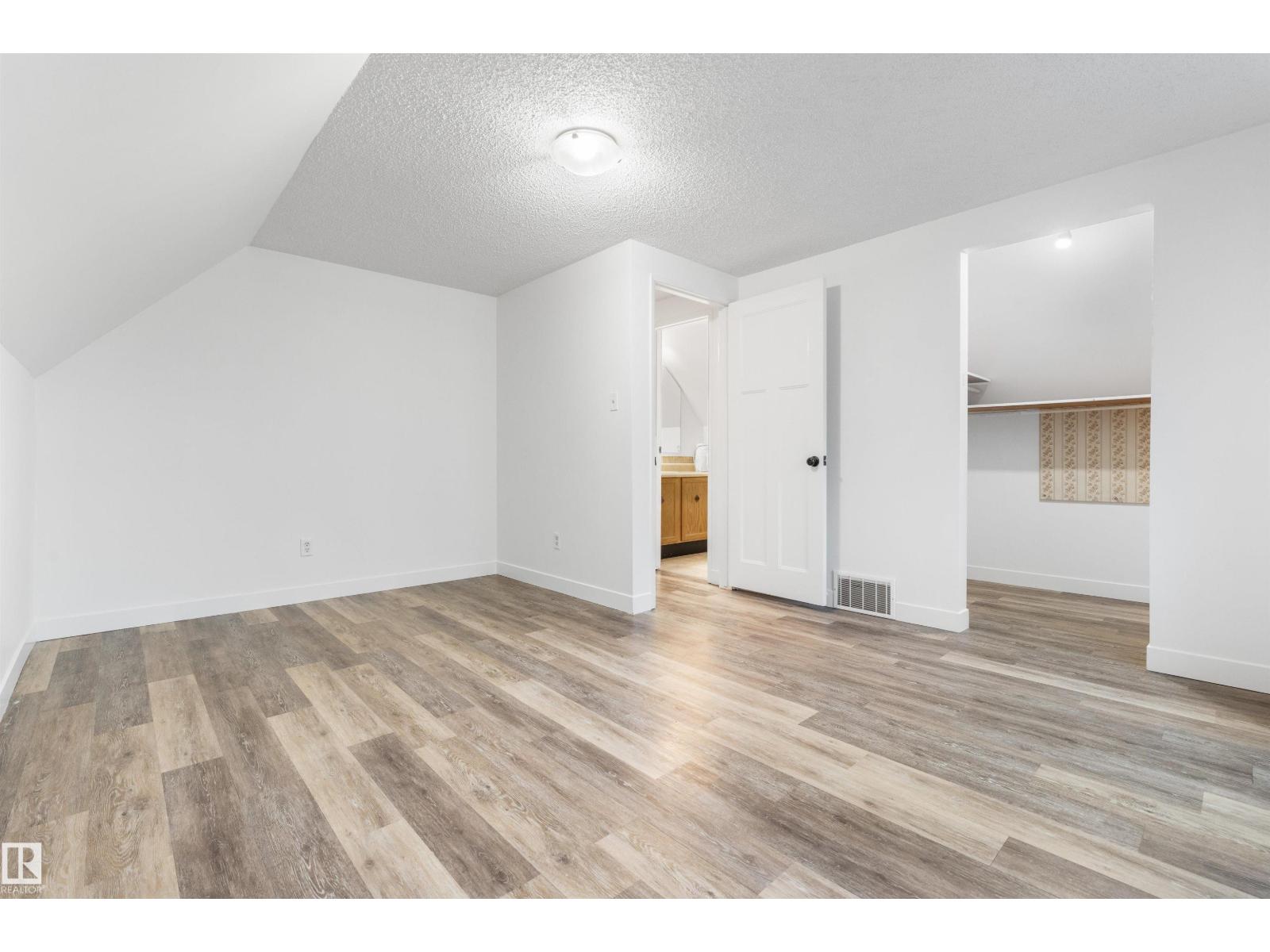25 GREENWOOD DR - 26
