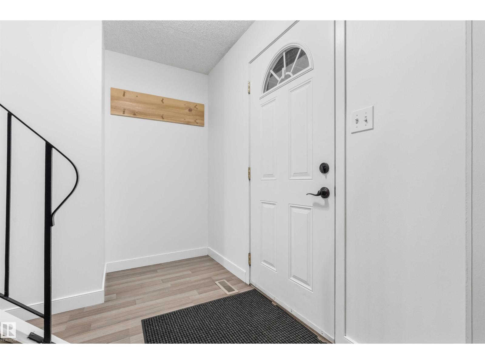 25 GREENWOOD DR - 5