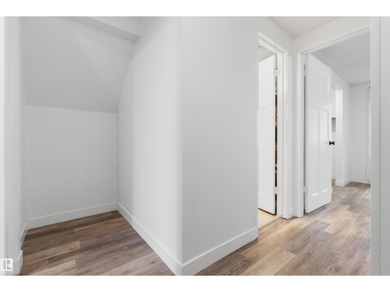 25 GREENWOOD DR - 29