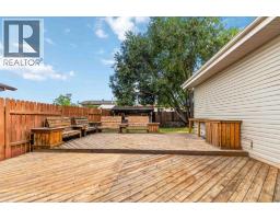 Living room - 286 Kennedy Bay, Fort Mcmurray, AB T9K1P7 Photo 7