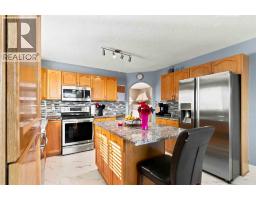 Family room - 104 Dickey Bay, Fort Mcmurray, AB T9K2L4 Photo 13