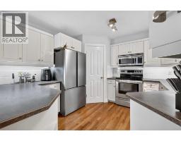 2pc Bathroom - 2, 2811 24a Street Sw, Calgary, AB T3E1W1 Photo 6