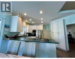 Primary Bedroom - 358 Oak Avenue, Sicamous, BC V0E2V1 Photo 16