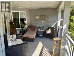 Living room - 358 Oak Avenue, Sicamous, BC V0E2V1 Photo 11