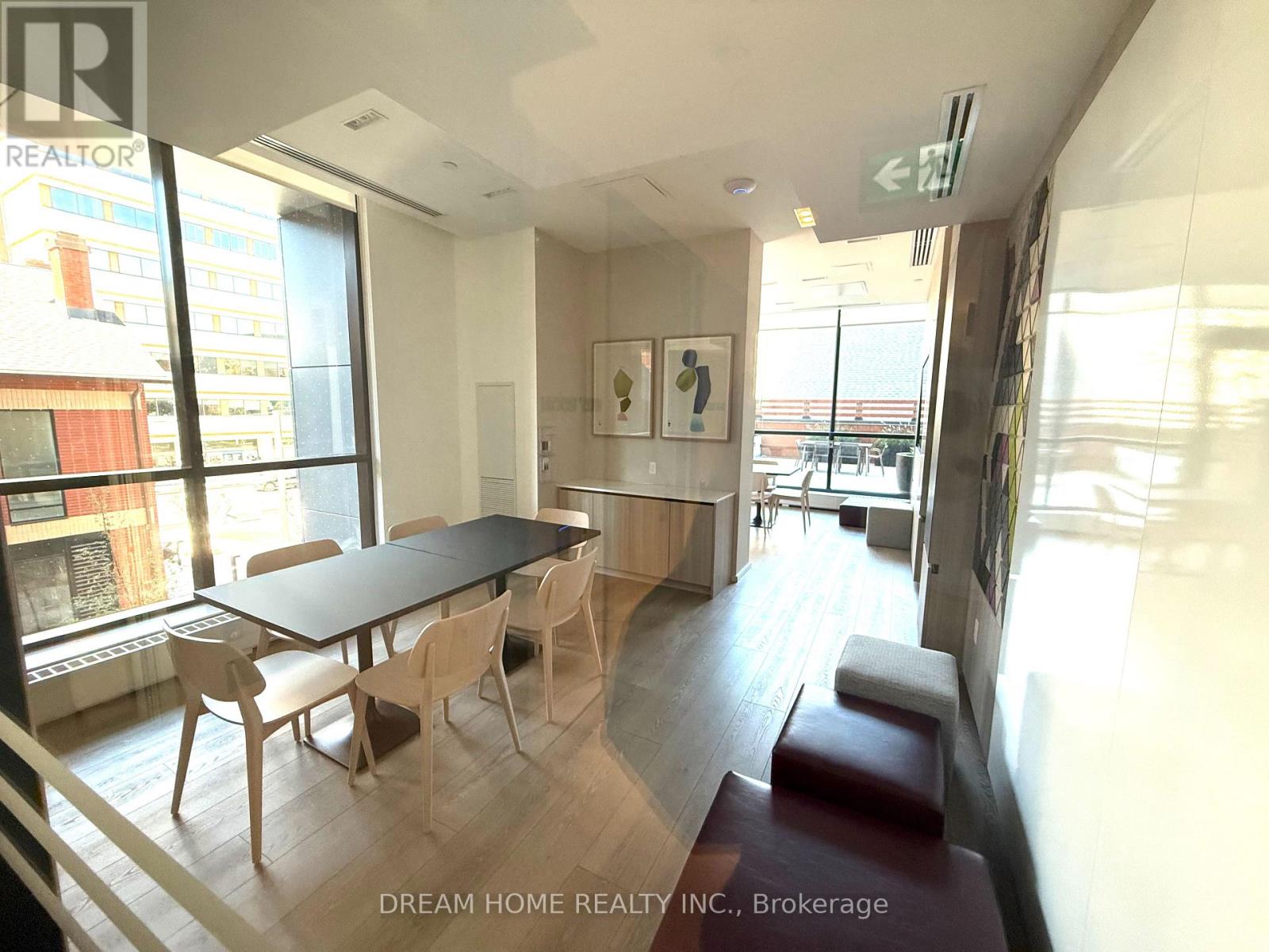 609 Sherbourne Street — photo 27
