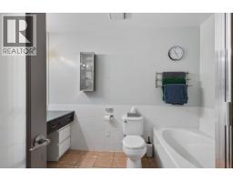 302 131 W 3rd Street, North Vancouver, BC V7M1E7 Photo 11