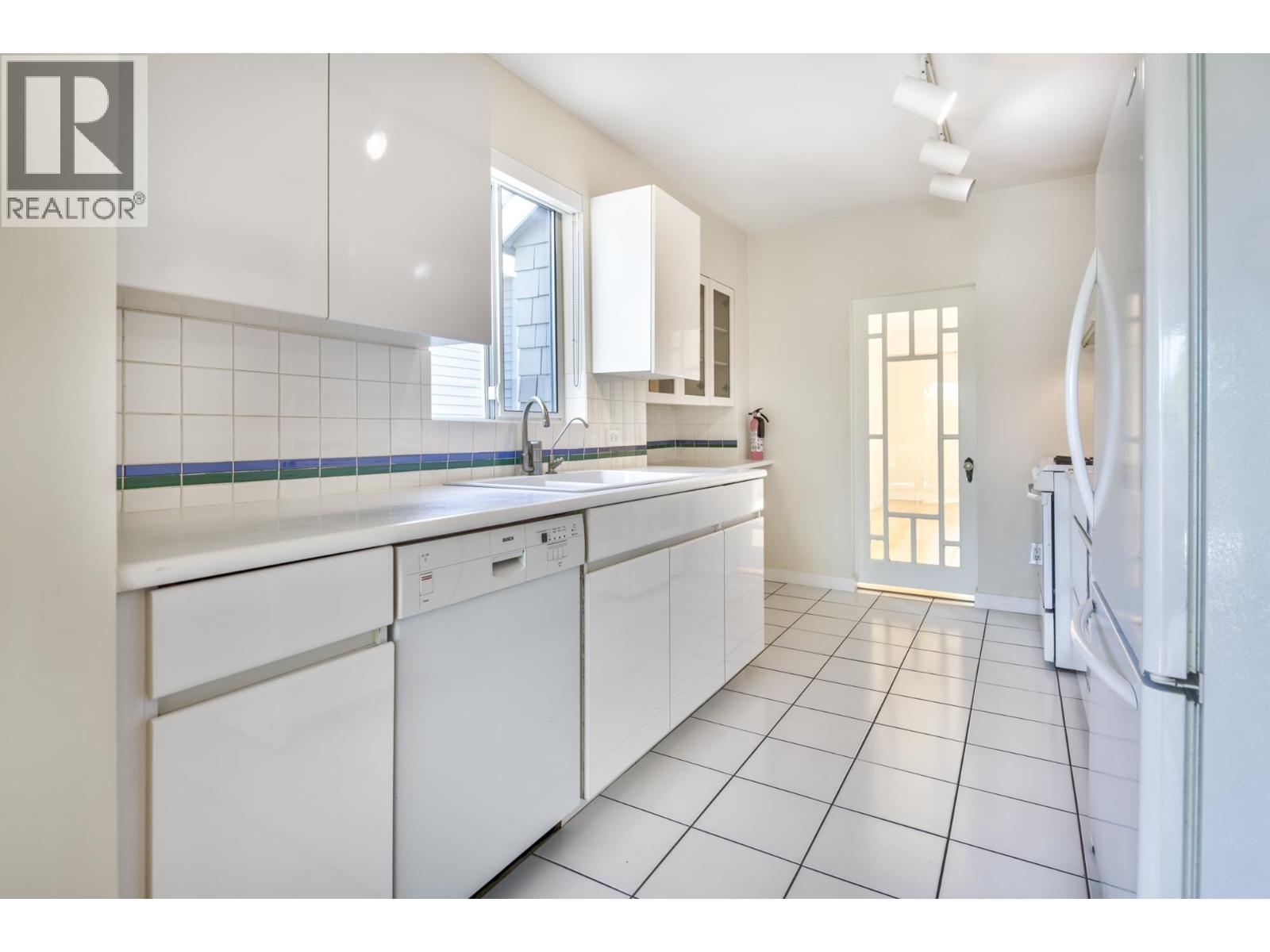 3249 W 21 AVENUE, Vancouver - Image 1