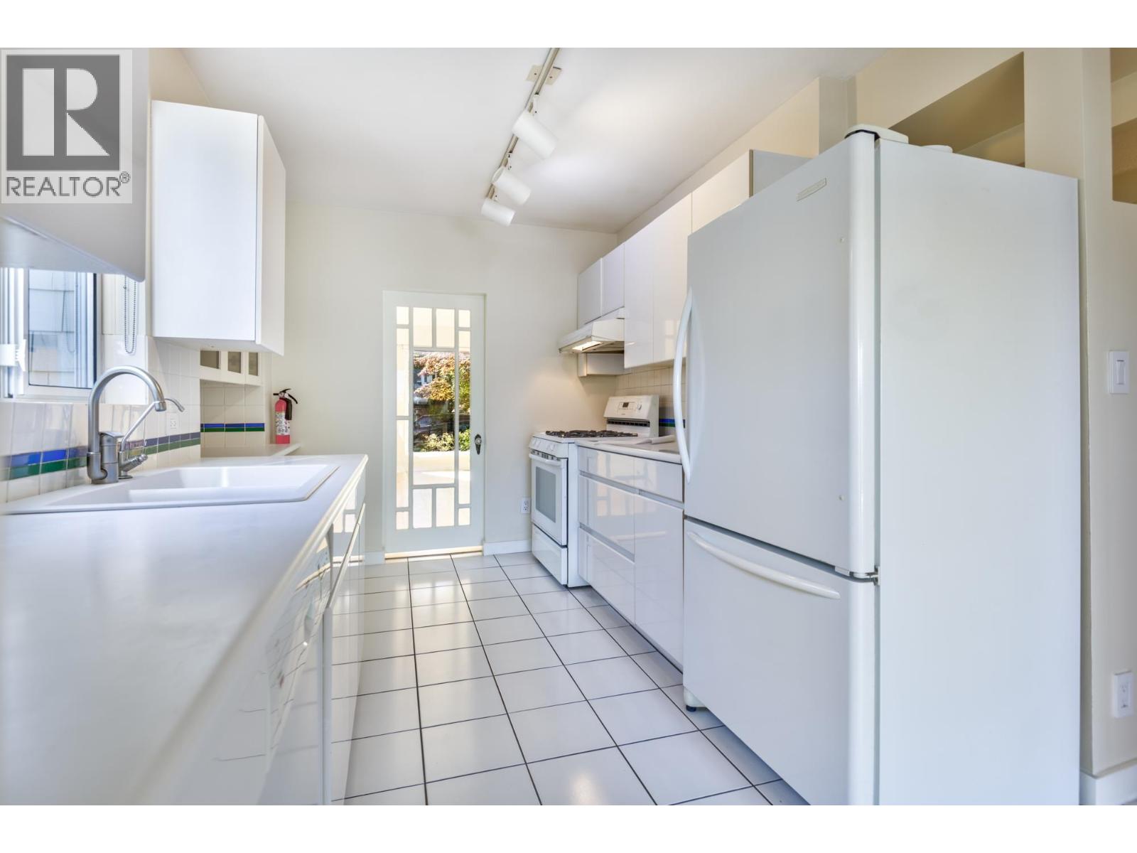 3249 W 21 AVENUE, Vancouver - Image 1