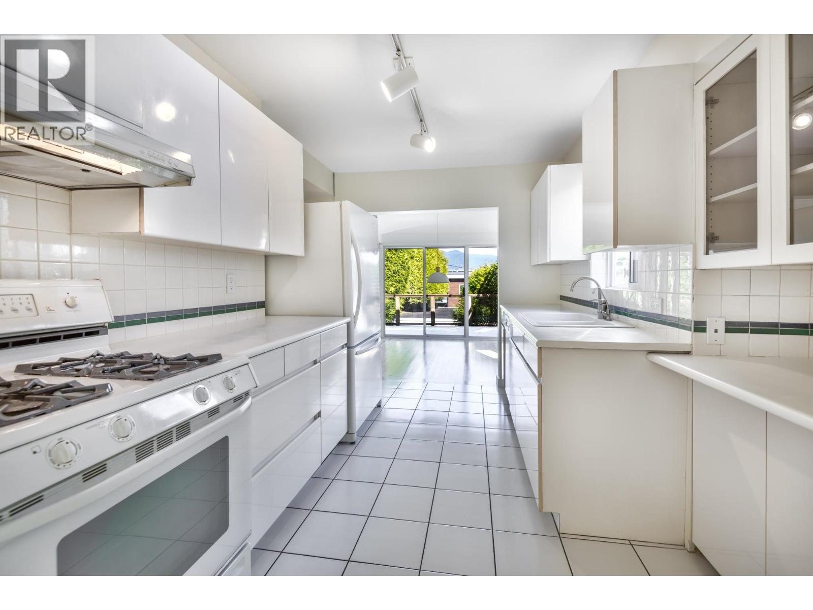 3249 W 21 AVENUE, Vancouver - Image 1