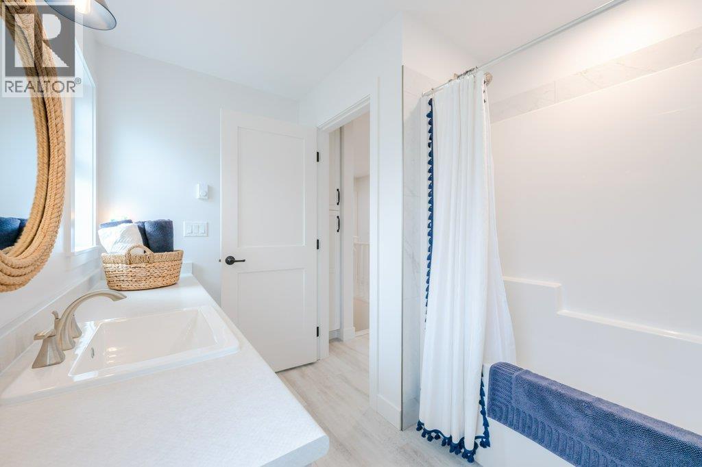 58 2450 Radio Tower Road, Oliver