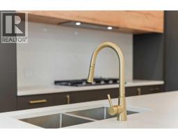 5pc Bathroom - 514 37 Street Sw, Calgary, AB T3C1R6 Photo 6
