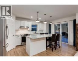 4pc Bathroom - 42 Douglas Glen Circle Se, Calgary, AB T2Z3T3 Photo 13