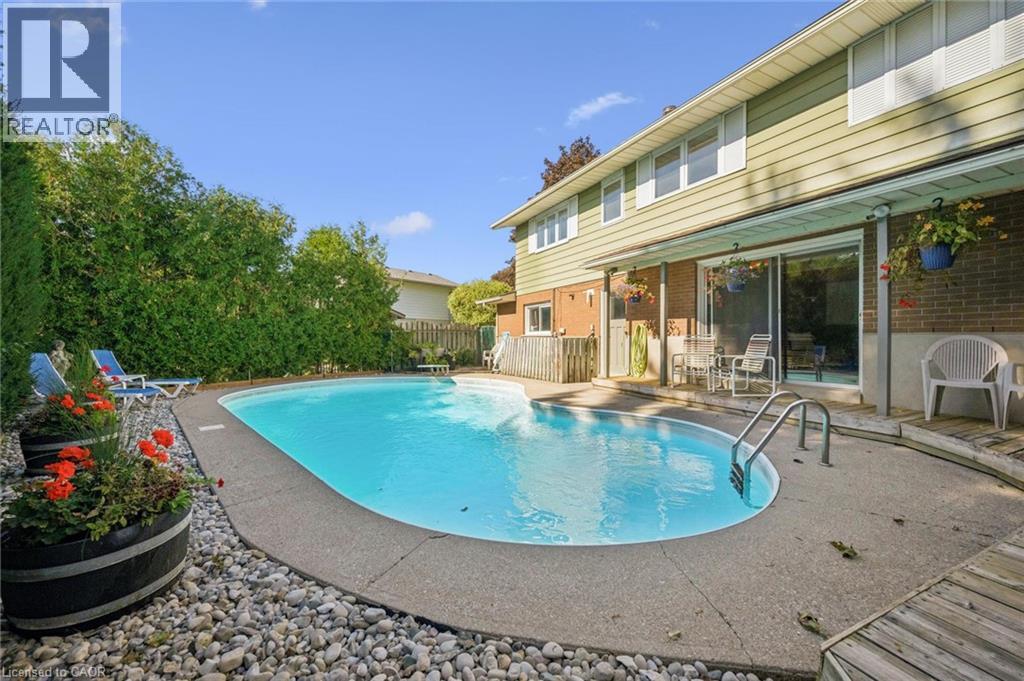 19 CHRISTINE Crescent - Image 32