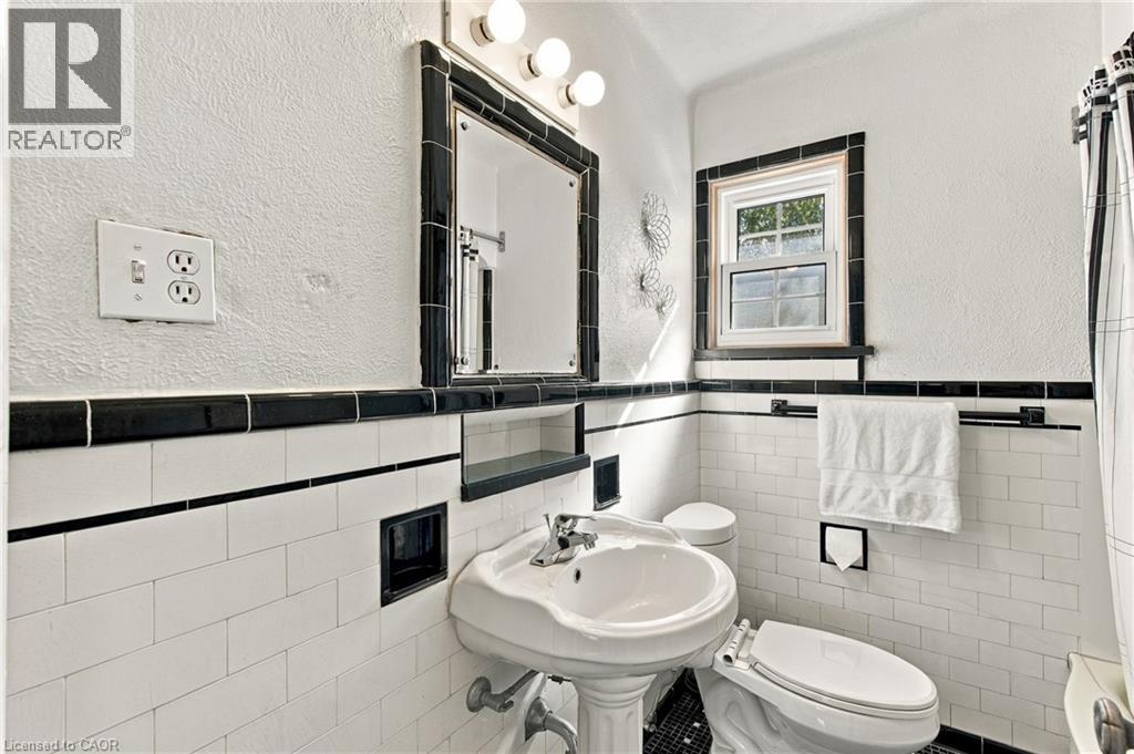 48 ROTHSAY Avenue - 24