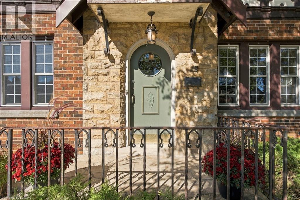 48 ROTHSAY Avenue - 2
