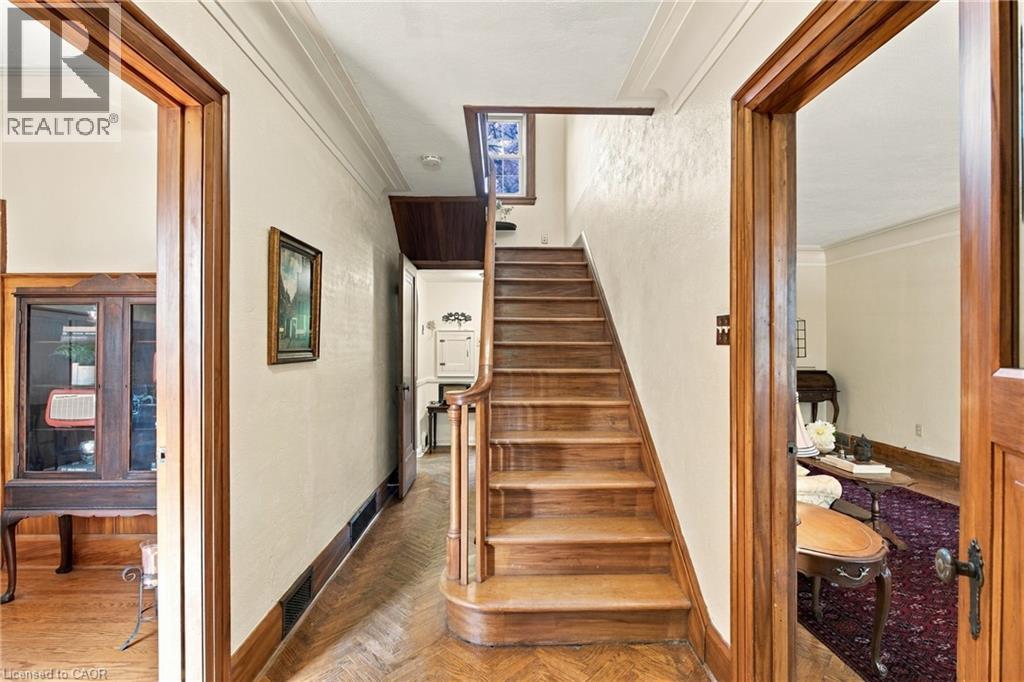 48 ROTHSAY Avenue - 8