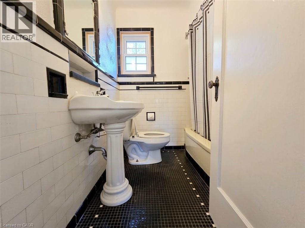 48 ROTHSAY Avenue - 25