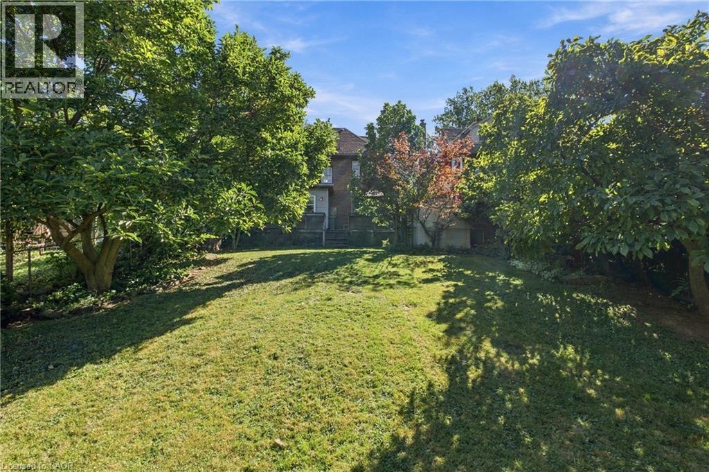 48 ROTHSAY Avenue - 34
