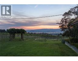 Full bathroom - 2550 Grantham Road, Kelowna, BC V1W4B7 Photo 11