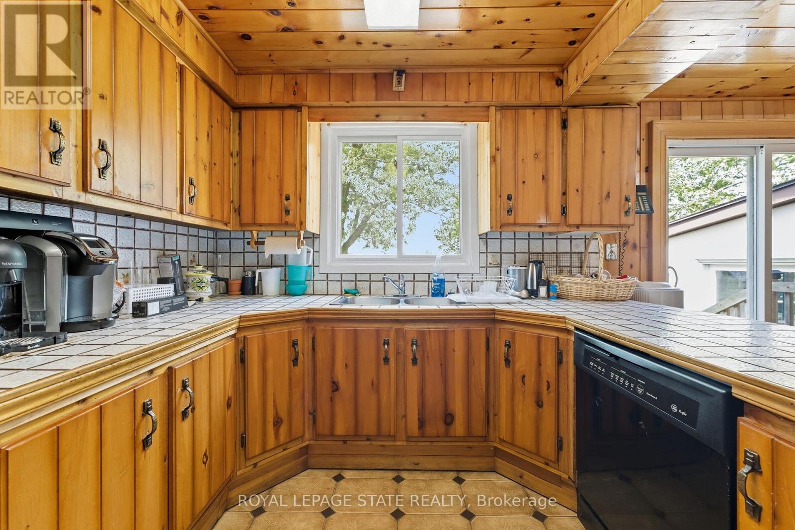 328 TRINITY CHURCH ROAD, Hamilton — photo 9