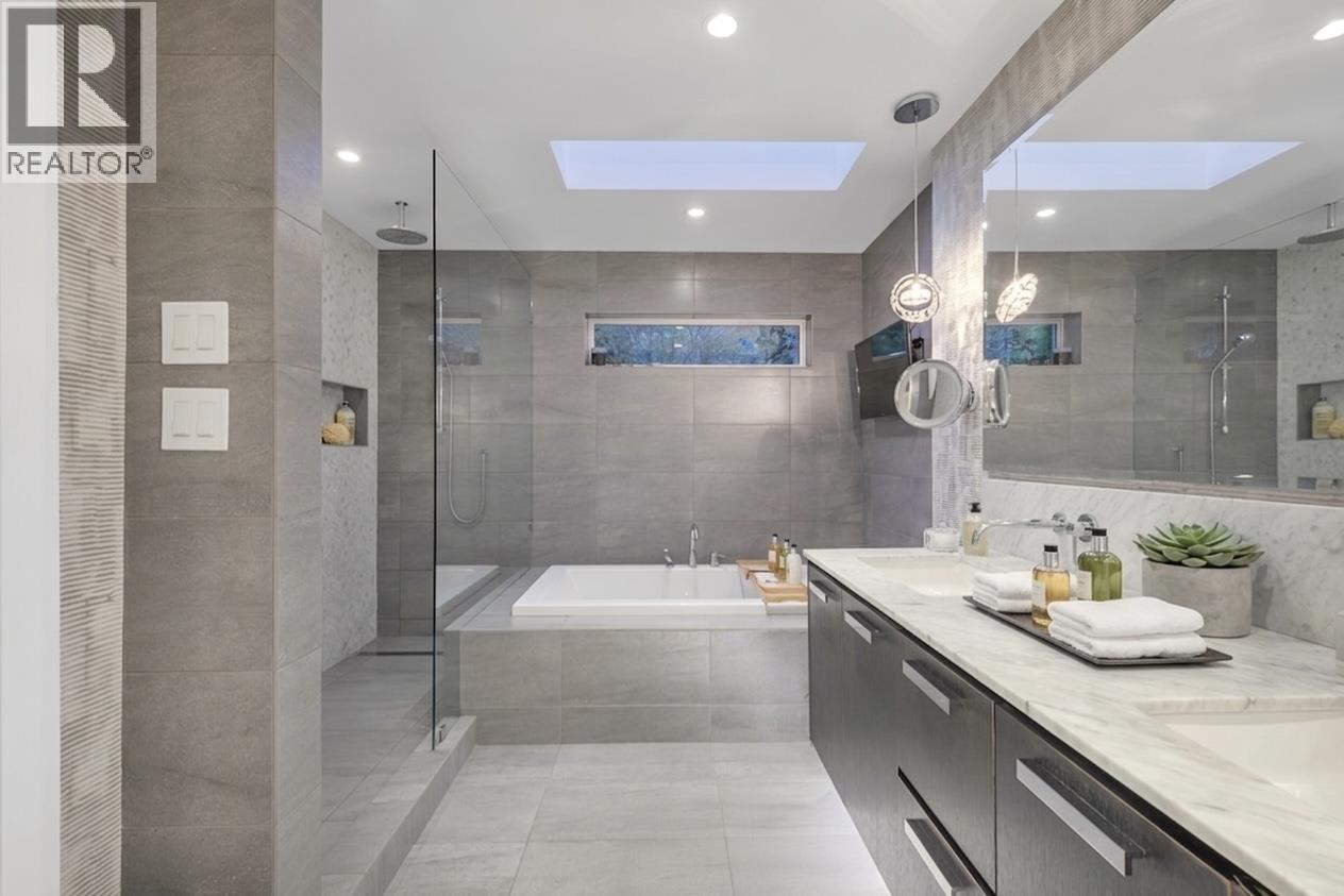 3305 WESTMOUNT ROAD, West Vancouver