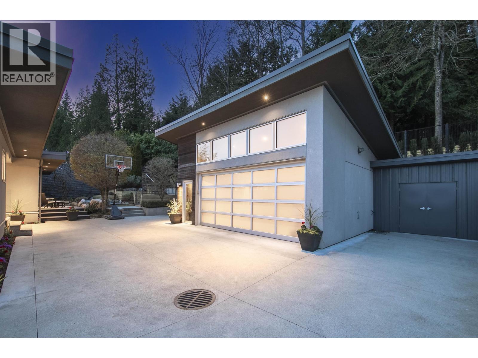 3305 WESTMOUNT ROAD, West Vancouver