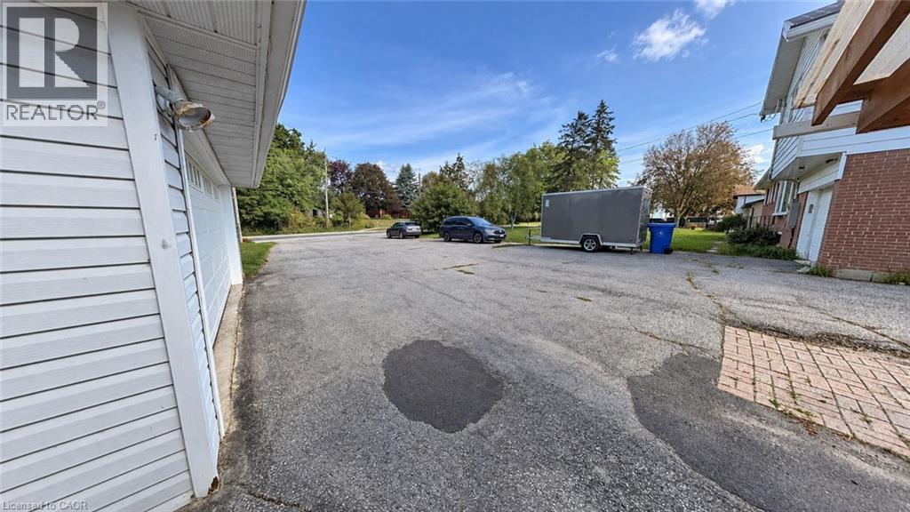 1369 RAVENSHOE Road - 32