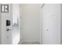 2pc Bathroom - 2, 3804 Parkhill Place Sw, Calgary, AB T2S2Z6 Photo 7