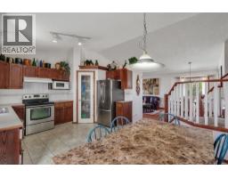 4pc Bathroom - 863 Applewood Drive Se, Calgary, AB T2A7P2 Photo 12