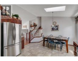 4pc Bathroom - 863 Applewood Drive Se, Calgary, AB T2A7P2 Photo 13