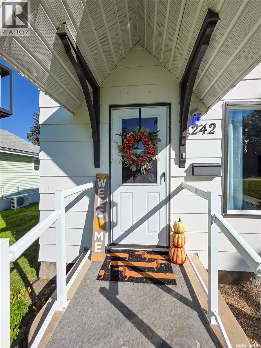 242 6th AVENUE E, Melville — photo 10
