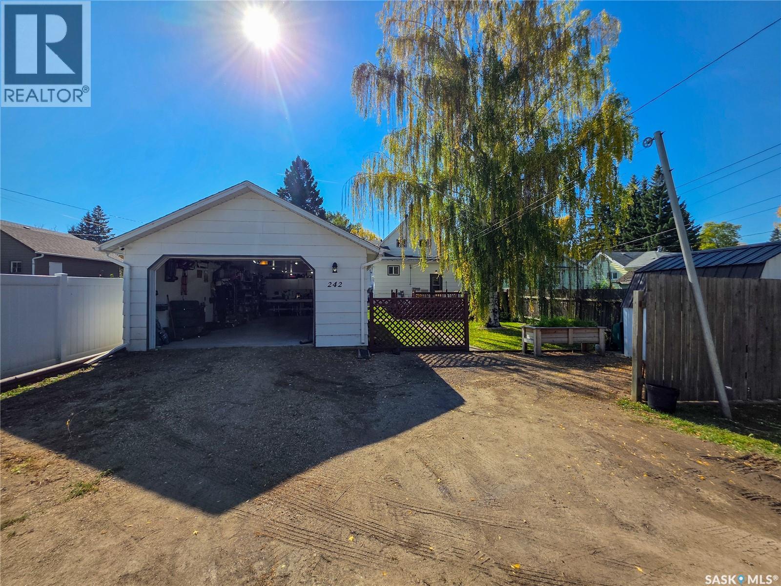 242 6th AVENUE E, Melville — photo 9
