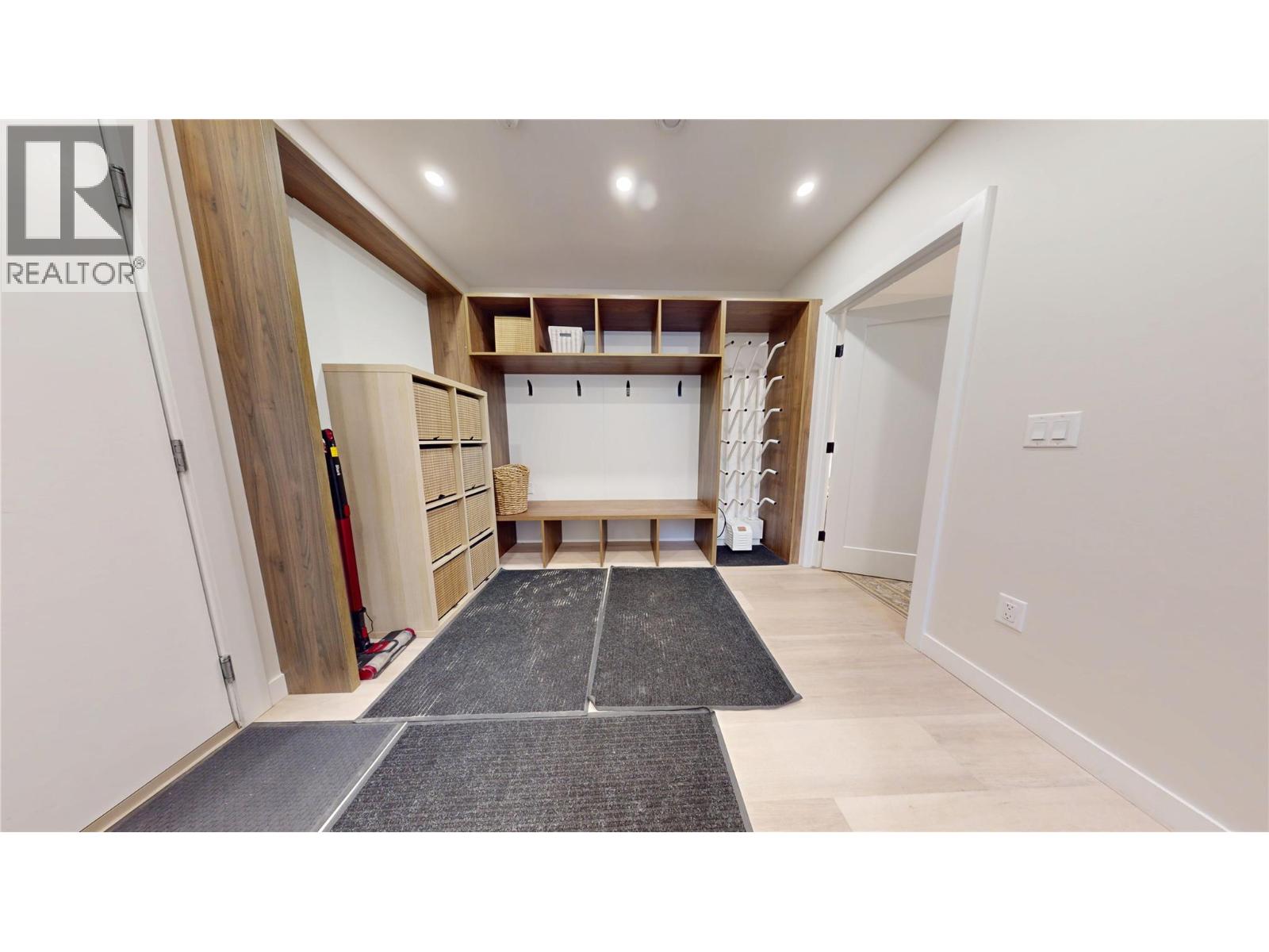 #206 2116 Panorama Drive - Image 28