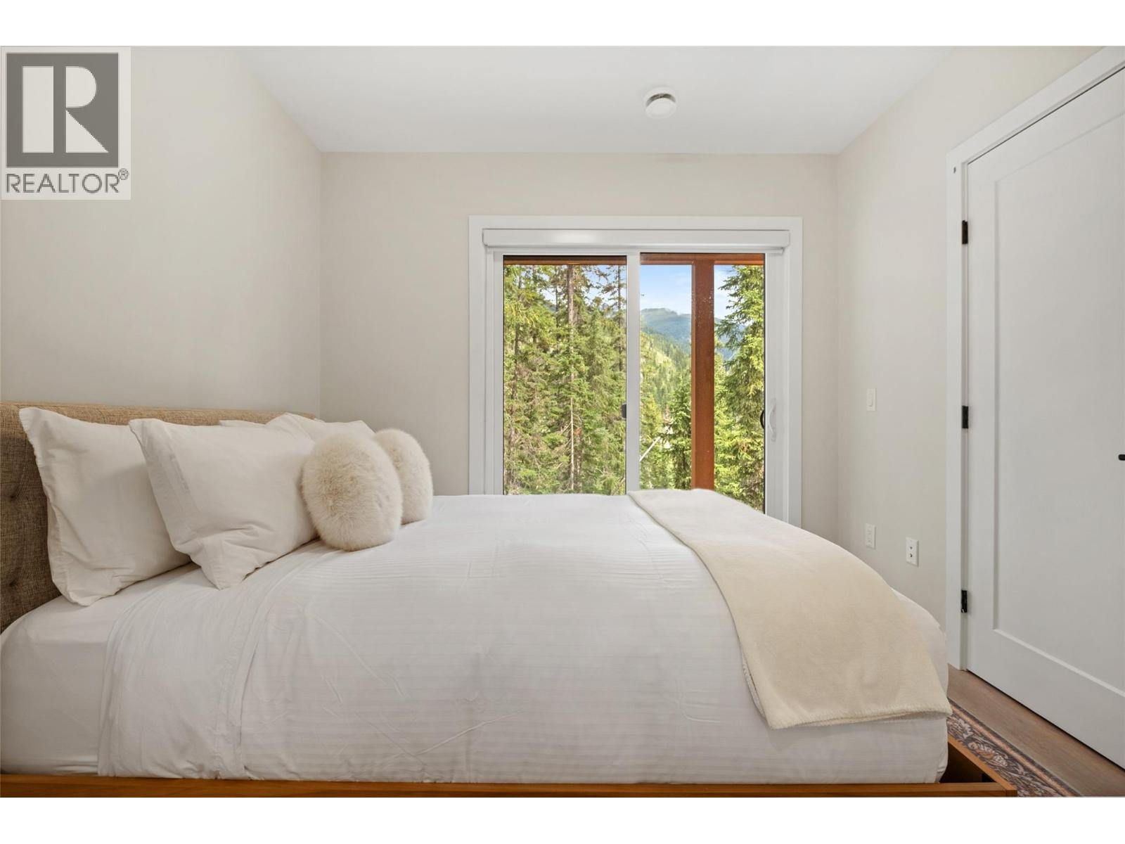 #206 2116 Panorama Drive - 26
