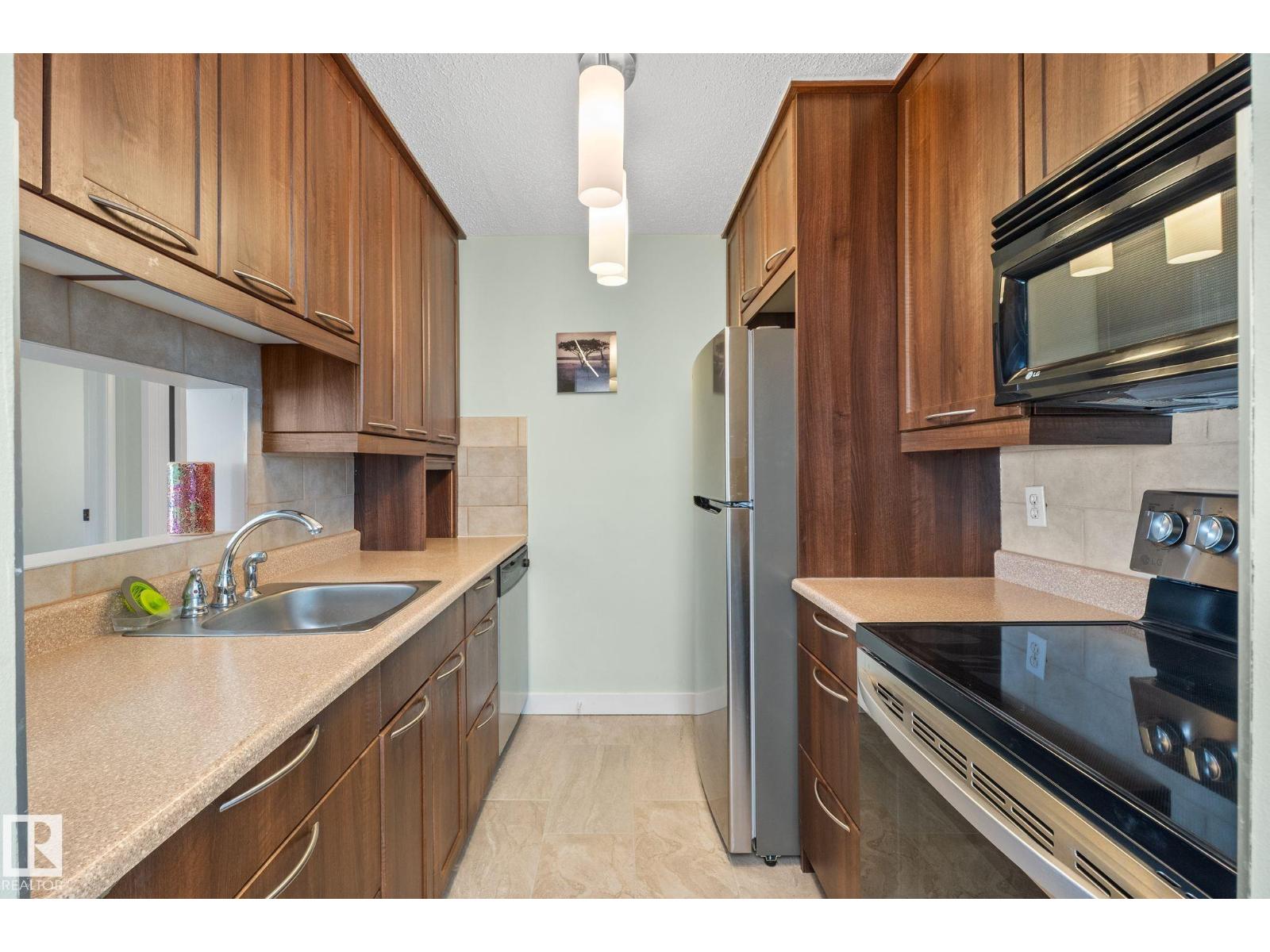 #163 10520 120 ST NW - 7