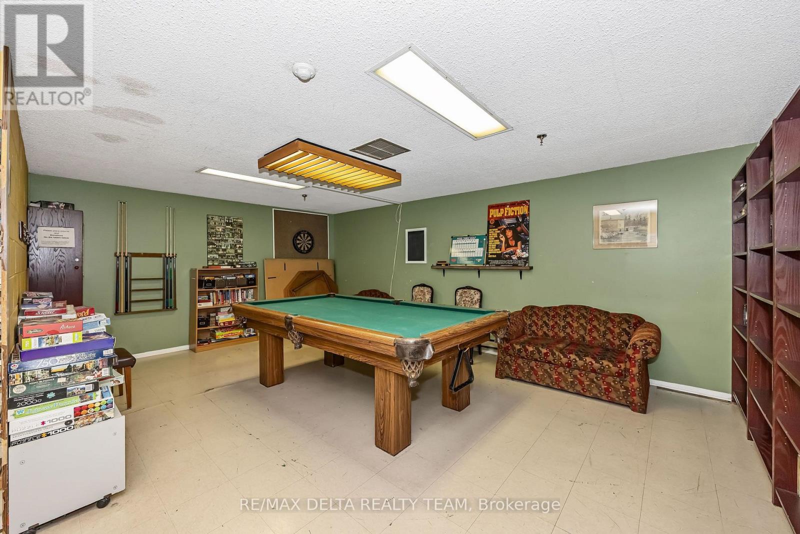 #702 1285 CAHILL DRIVE - 36