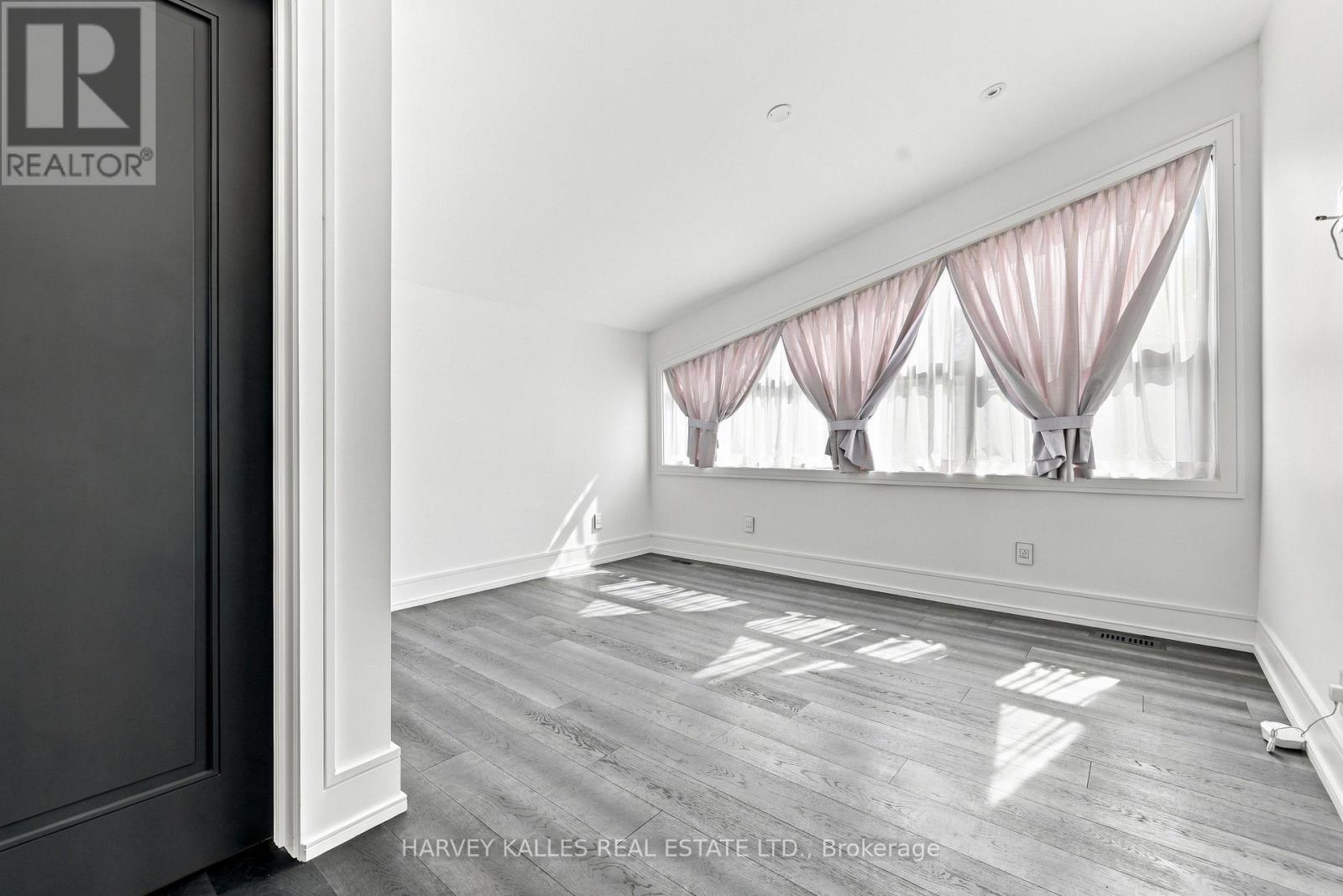 554 ST CLEMENTS AVENUE - Image 33