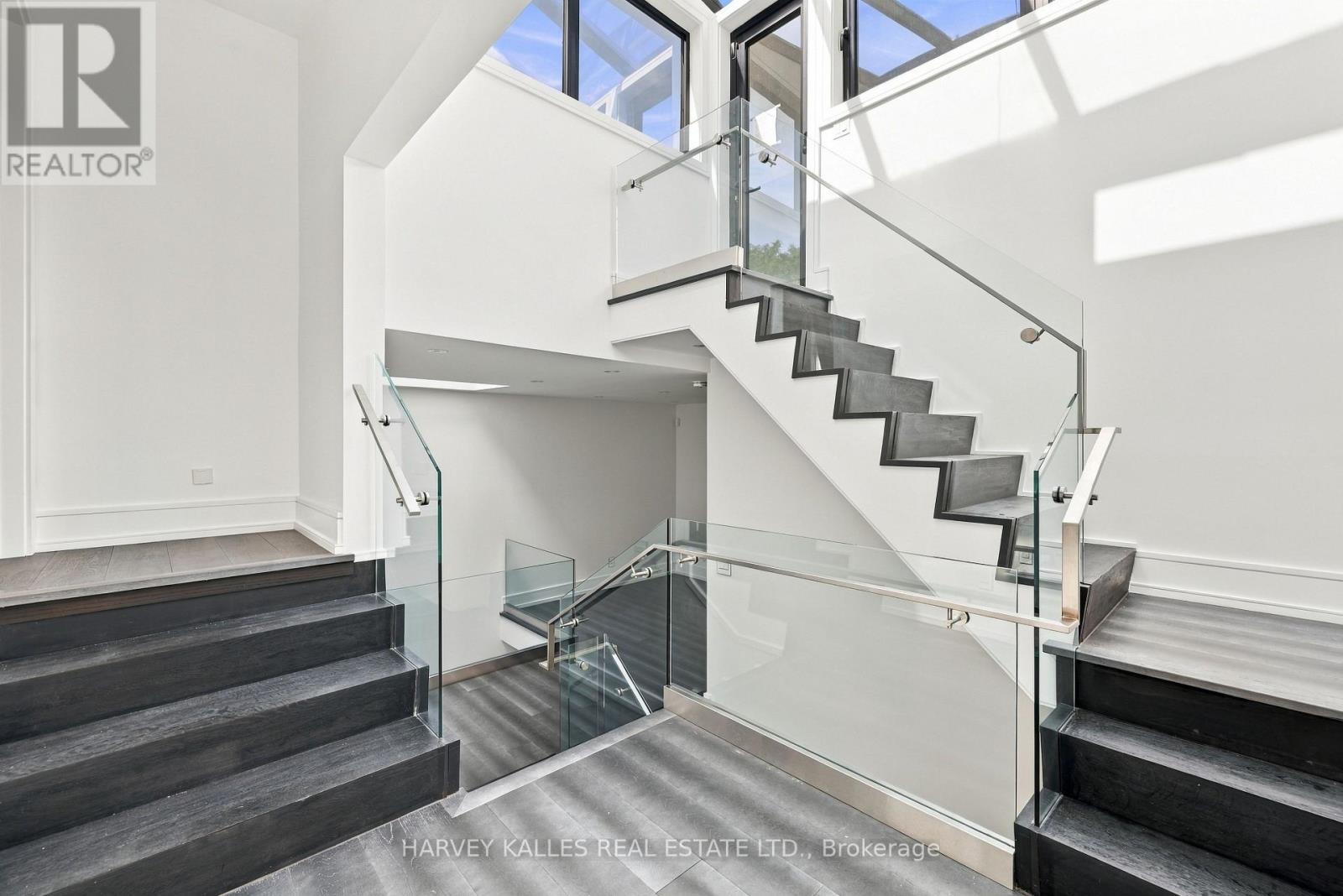 554 ST CLEMENTS AVENUE - Image 35