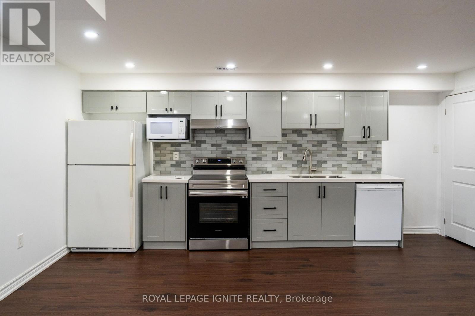 BSMT - 43 LARKIN LANE, Clarington (Bowmanville) — photo 2