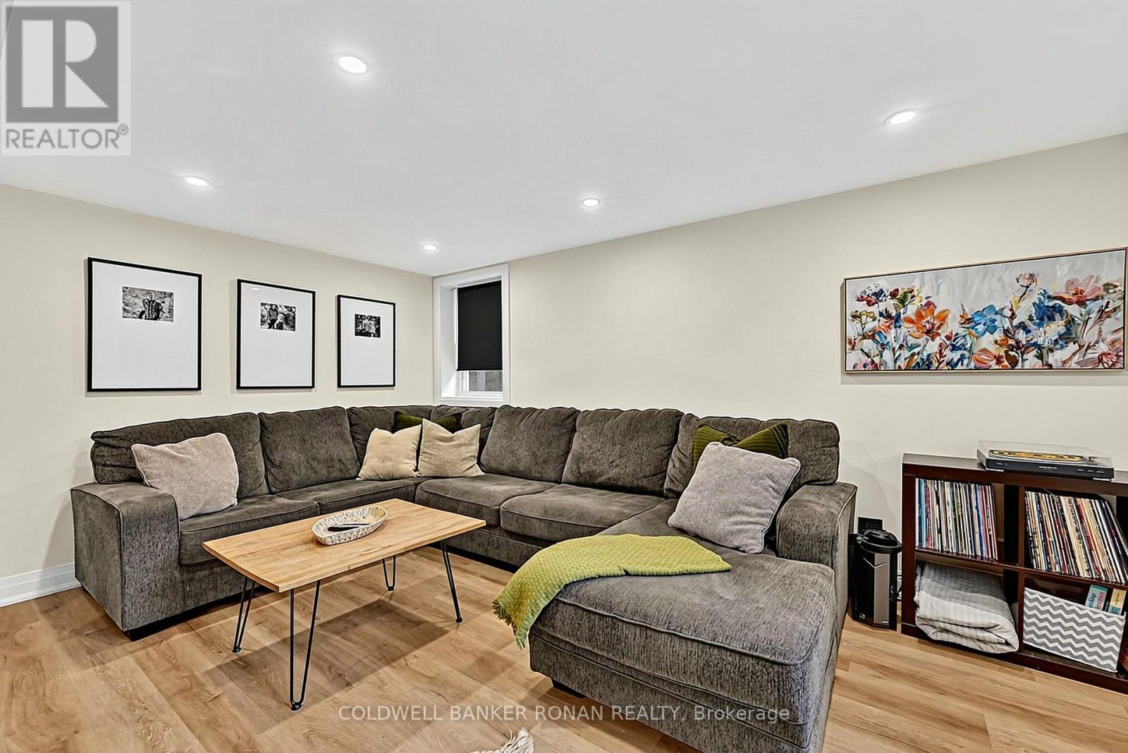 26 SMYTH CRESCENT - 30